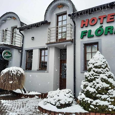Hotel Flora Besenova Bagian luar foto