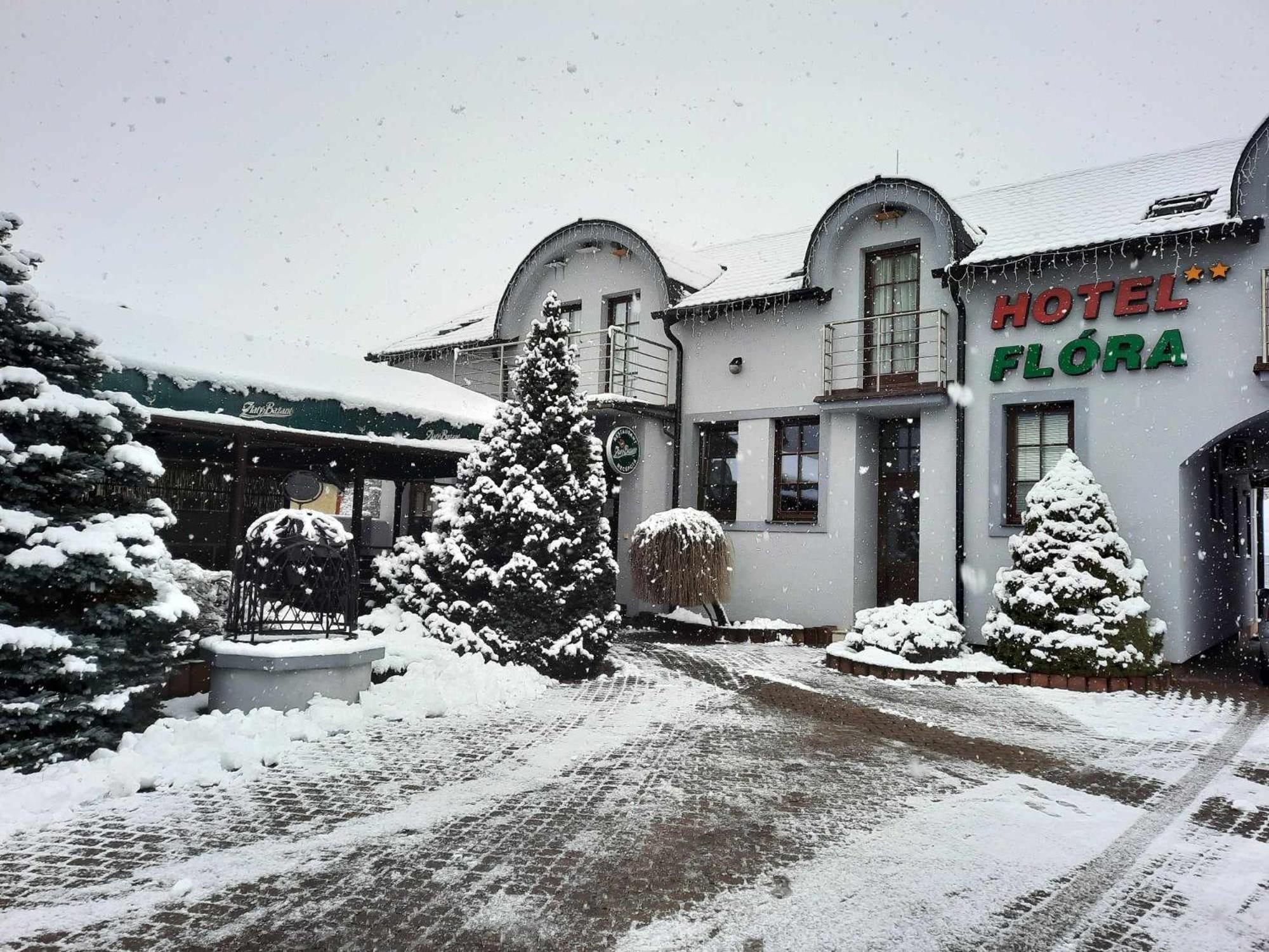 Hotel Flora Besenova Bagian luar foto