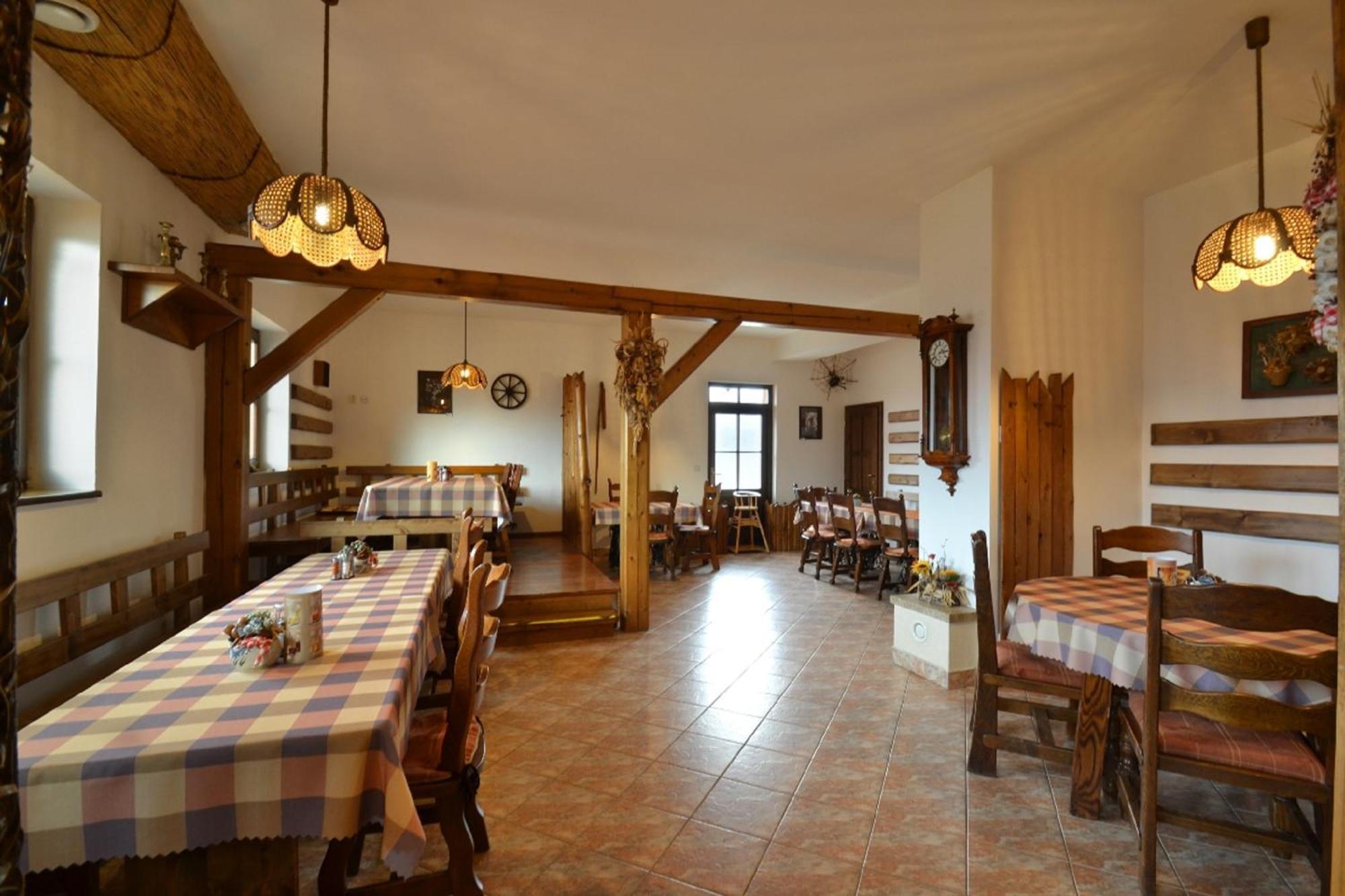 Hotel Flora Besenova Bagian luar foto