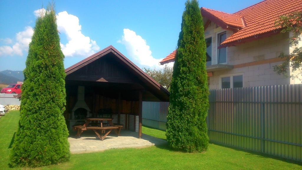 Hotel Flora Besenova Bagian luar foto